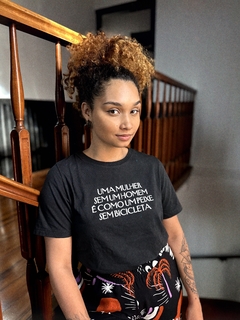 UMA MULHER SEM UM HOMEM - The Feminist T-shirt