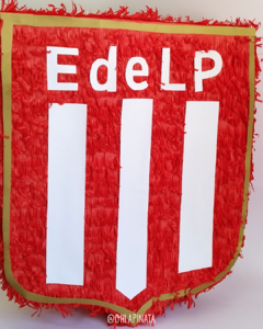 Piñata escudo de futbol