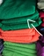Regata de tecido decote V verde bandeira na internet