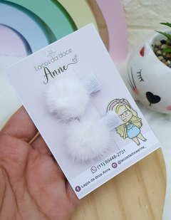 Parzinho pompom de pelúcia. - comprar online