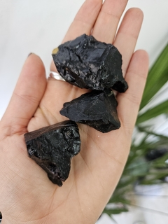 Obsidiana negra bruta p