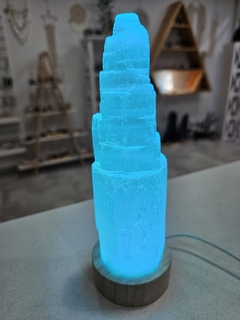 Luminária com torre de selenita m na internet