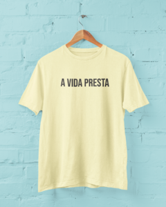 Camiseta - A vida presta na internet