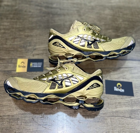 Mizuno top prophecy gold