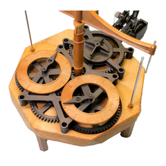 Imagem Flying Pendulum Clock Da Vinci Series 
