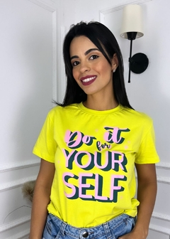 T-shirt your self na internet