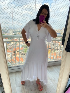 Vestido Ariela branco com manga solta na internet