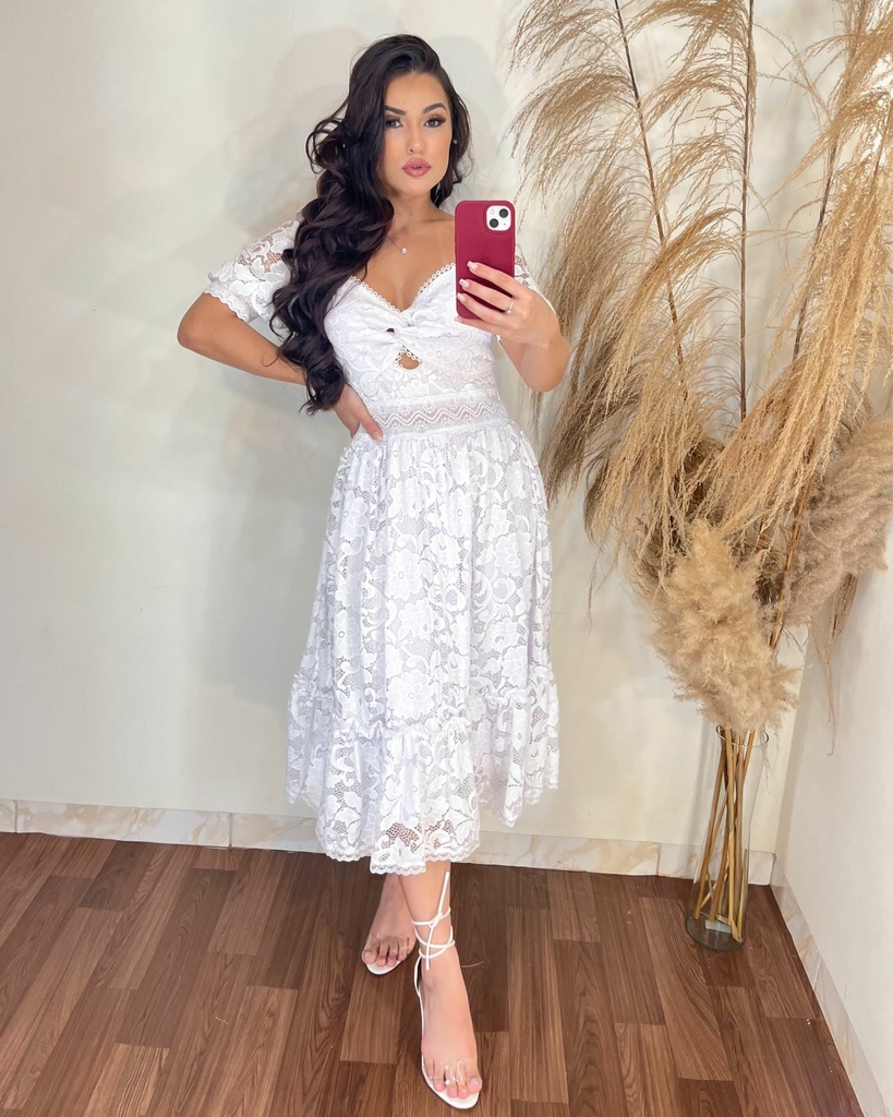 Victoria} Vestido Noiva Civil Midi Rodado Manga 3/4 Decote Coração em Renda  (Branco Off)