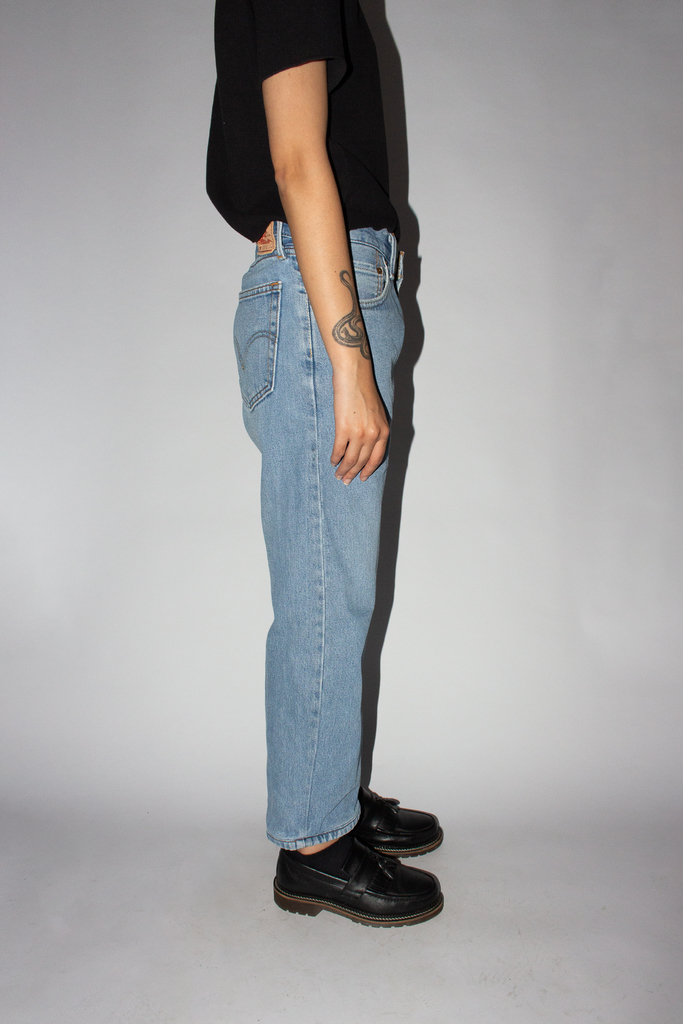 Preços baixos em Levi's 501 Original Fit Jeans para mulheres