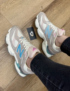 New Balance 9060 • Azul/Rose