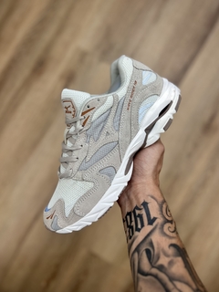 Mizuno Wave Rider 10 Bege Comprar em Gu Store