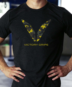 REMERA VICTORY GRIPS HOMBRE - MEN'S CAMO LOGO T-SHIRT