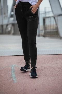 Jogger Core Negro - Mujer en internet