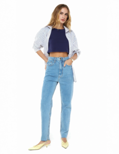 Calça Jeans Feminina Mom Azul na internet