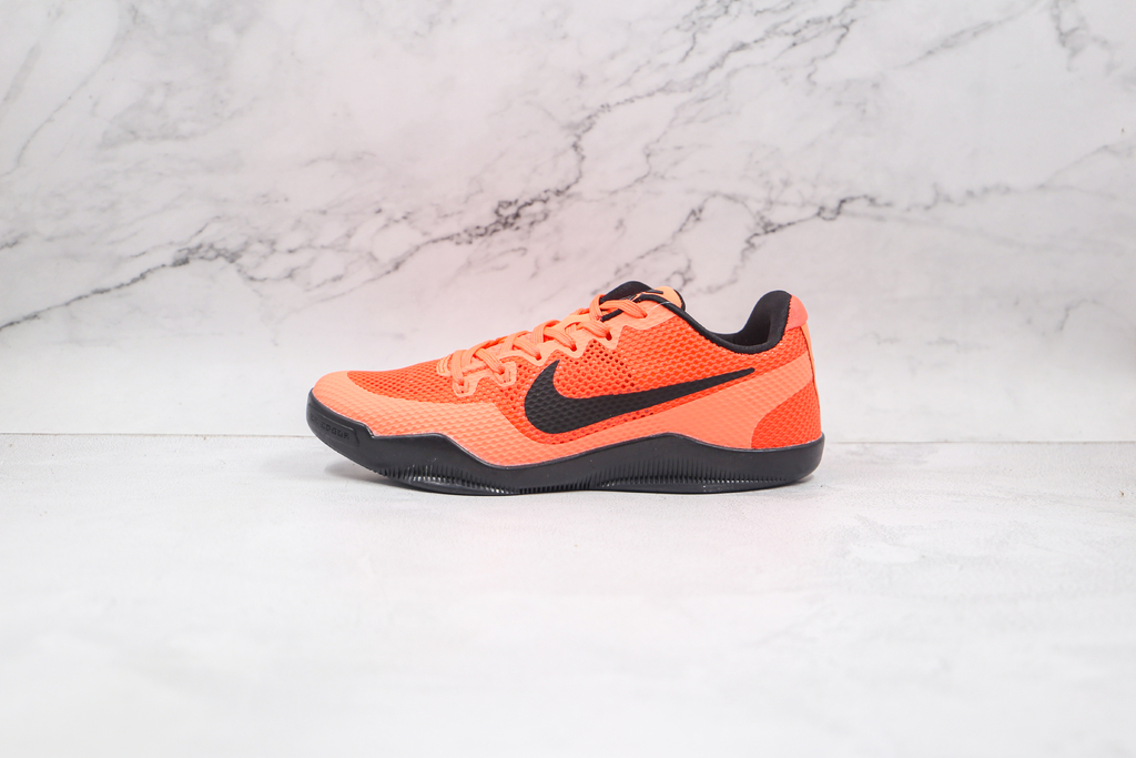 Kobe 11 em low barcelona best sale