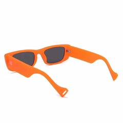 Óculos solar Fuel retangular modelo Brasil cor laranja