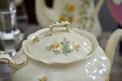 Imagen de Tetera de Loza Johnson Bros England Victorian Shape Pattern Buttercup C1930.