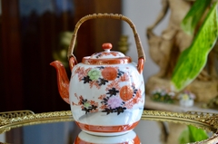 Lindisima Tetera de Porcelana Giokusey Japan , Pintada a Mano con Flores y Aves C1930