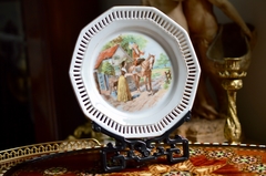 Plato Para Dulces o Bombones , Porcelana Schumman Bavara Germany Decoración con Escena y Borde Reticulado C1919