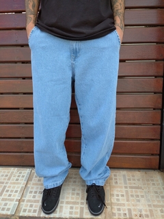 calça jeans skate skatista