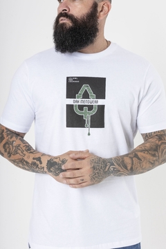 CAMISETA LONGLINE | MELTED LOGO na internet