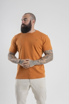 CAMISETA ESSENTIAL | FIO EGÍPCIO - TERRACOTA na internet