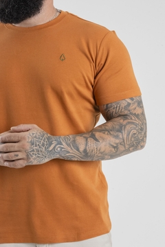 CAMISETA ESSENTIAL | FIO EGÍPCIO - TERRACOTA - Oak Menswear