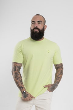 CAMISETA ESSENTIAL - COMFORT | VERDE LIMA - comprar online