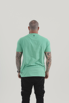 CAMISETA LONGLINE | GREEN STRIPES na internet