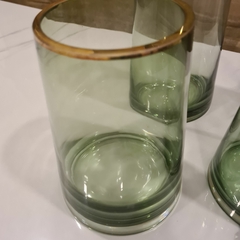 Florero verde conico vidrio borde dorado bajo 20cm en internet