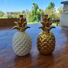 Imagen de Anana de cerámica Pineapple 17cm blanco y dorado