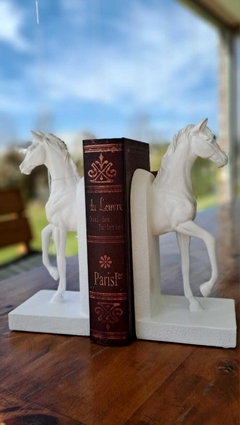 Sujeta Libros Jockey Caballos blancos 31x14,5cm - comprar online