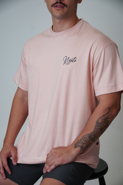 T-Shirt Over Drinks Rosa - comprar online