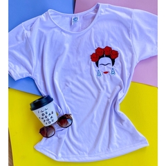 Blusa Camiseta feminina Frida Kahlo bordada -T-shirt unissex na internet