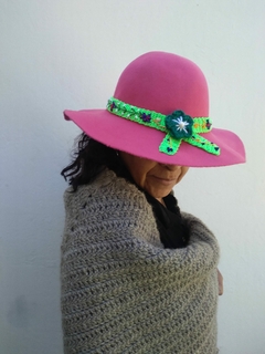 sombreros carnavaleros rosa con vincha bordada - Pueblo Andino