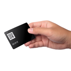 Cartão de visita digital preto com QR Code e tag NFC de aproximação. É só encostar e compartilhar suas informações para o celular da outra pessoa.