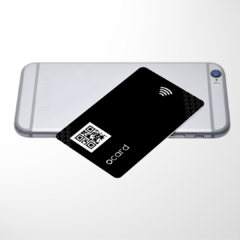 Cartão de visita digital preto com QR Code e tag NFC de aproximação. É só encostar e compartilhar suas informações para o celular da outra pessoa.