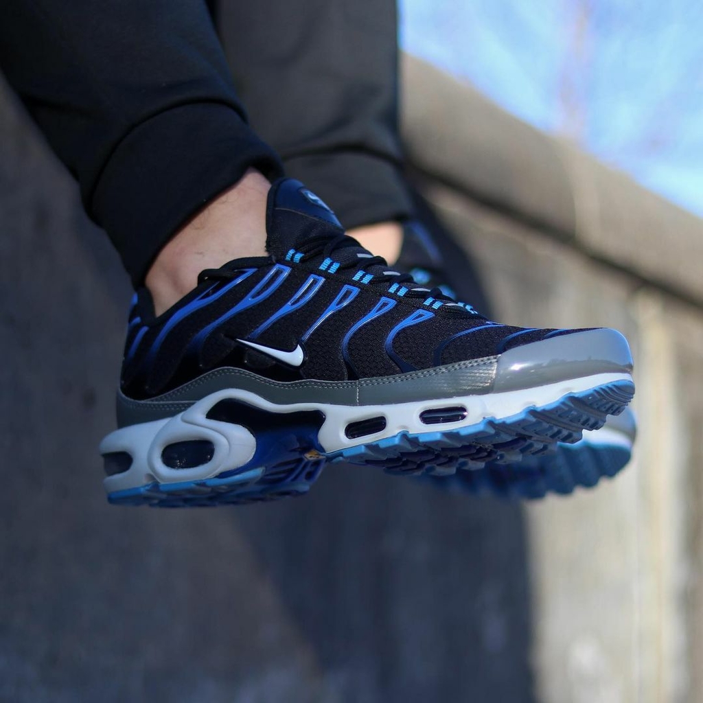 Air max plus cheap preto e azul