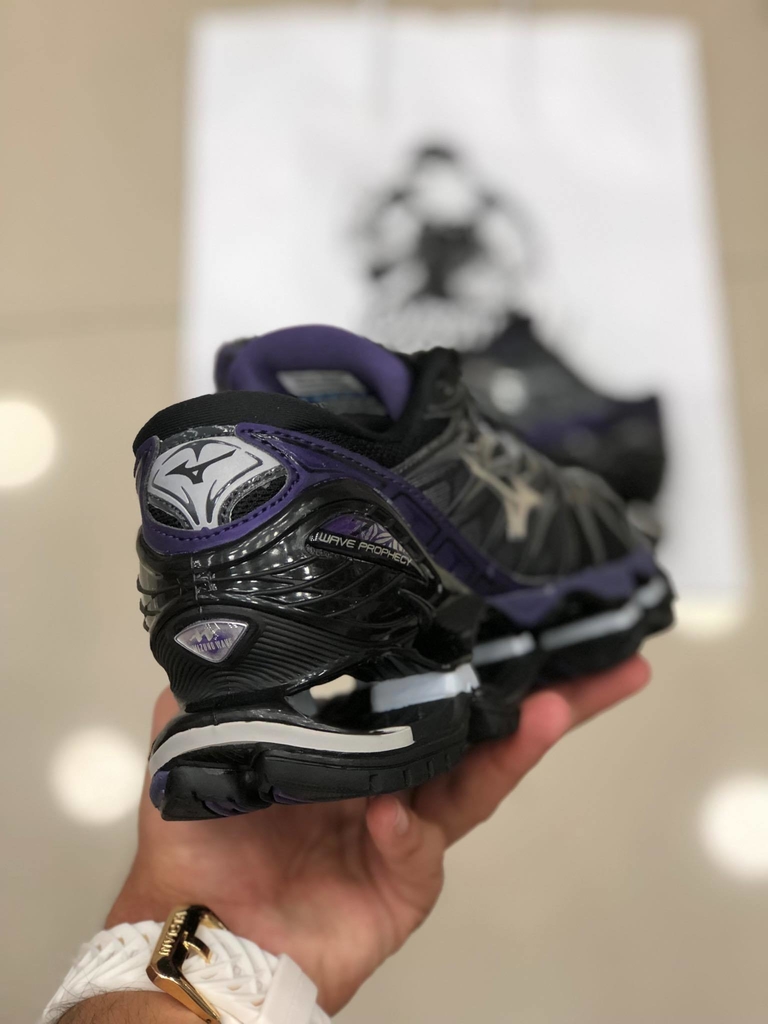 MIZUNO WAVE PROPHECY 7 - PRETO E ROXO - PRO 7