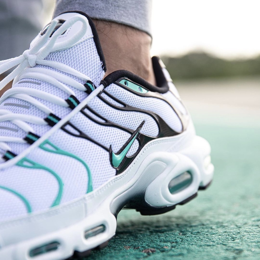 NIKE AIR MAX PLUS TN1 - BRANCO E VERDE ÁGUA - TUNED AIR