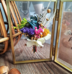 PortaRetrato con Flores Preservadas & Dedicatoria. (20cmx14cm). - comprar online
