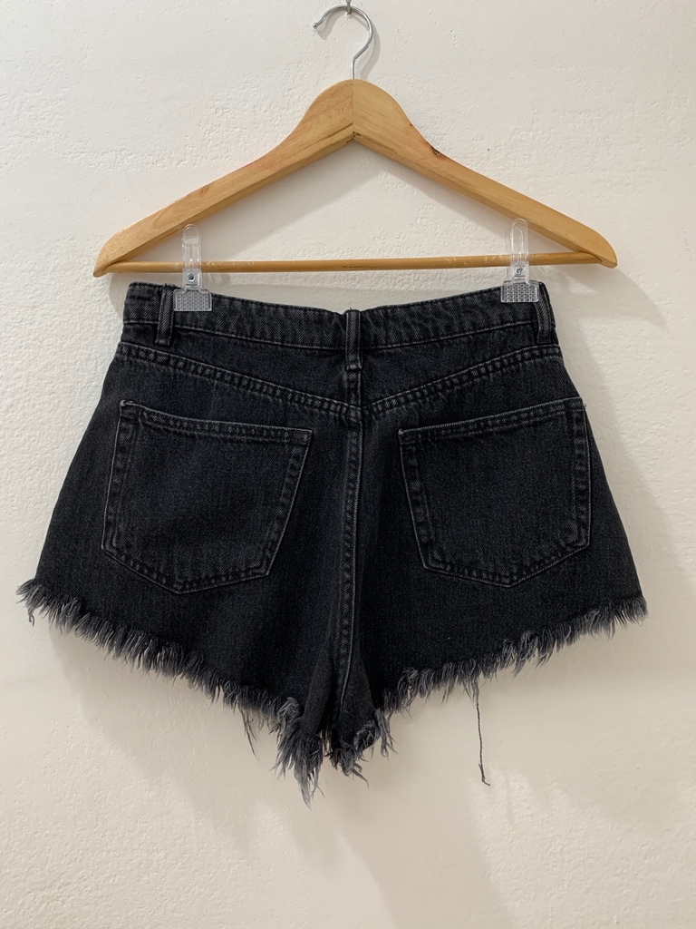 Short jeans Zara preto estonado - TAM 38