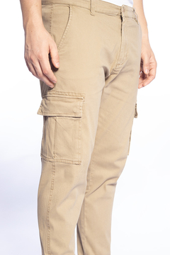 CALÇA CARGO EM SARJA BEGE - Garbo - Loja Online de Moda Masculina