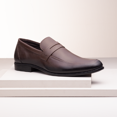 SAPATO LOAFER EM COURO MARROM