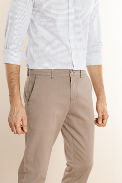 Calça de Sarja Regular com elastano bege - Garbo - Loja Online de Moda Masculina