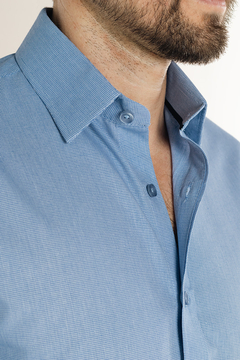 Camisa slim fit azul 100% algodão com botão no colarinho na internet