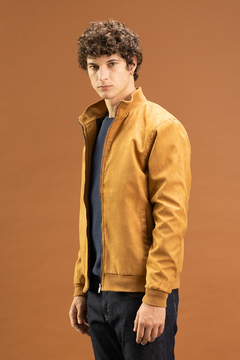 JAQUETA SUEDE COM ZIPER AMARELO - comprar online