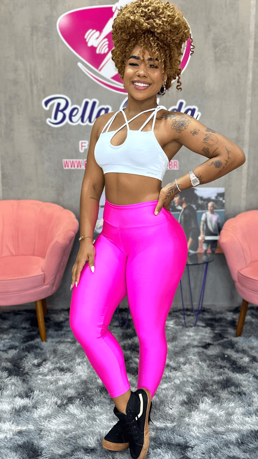 https://acdn.mitiendanube.com/stores/002/063/404/products/calca-legging-rosa-di-paula-roupa-academia-bella-moda-fitness-macapa-4-021586abbf2fea4acc17047415978059-1024-1024.png