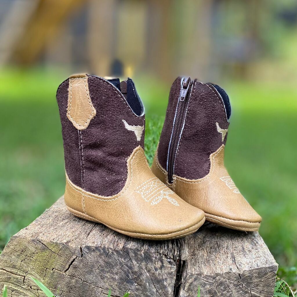 Bota newborn em sales couro cano curto