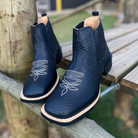 BOTA FIDALGO BICO FINO EM COURO VERNIZ GLOSS AZUL MARINHO
